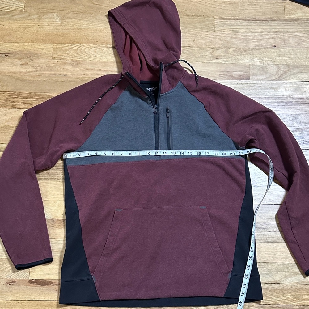 Old Navy Active- Men’s active sweatshirt